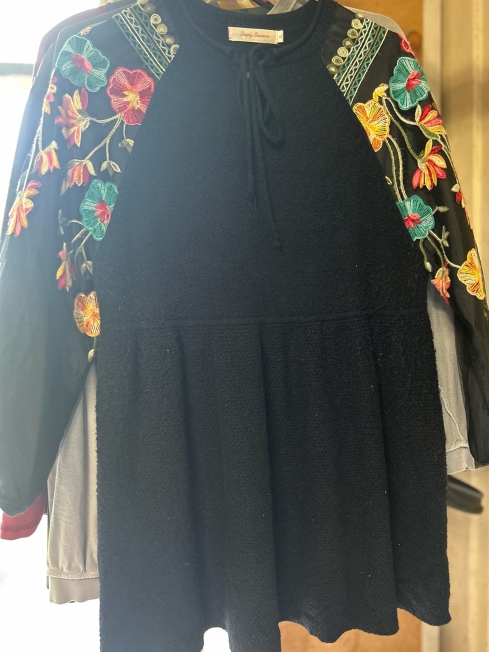 Simply Couture Black Sweater with Multicolor Embroidered Detail Sz XL